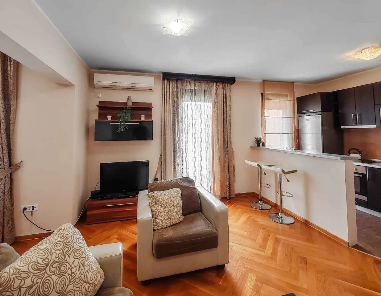 Helle 3-Zimmer-Wohnung, 78 m², Budva